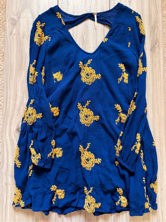 Free People Dresses & Skirts - Free People XS Blue Embroidered Mini Dress Boho Long Sleeve Open Back Tunic